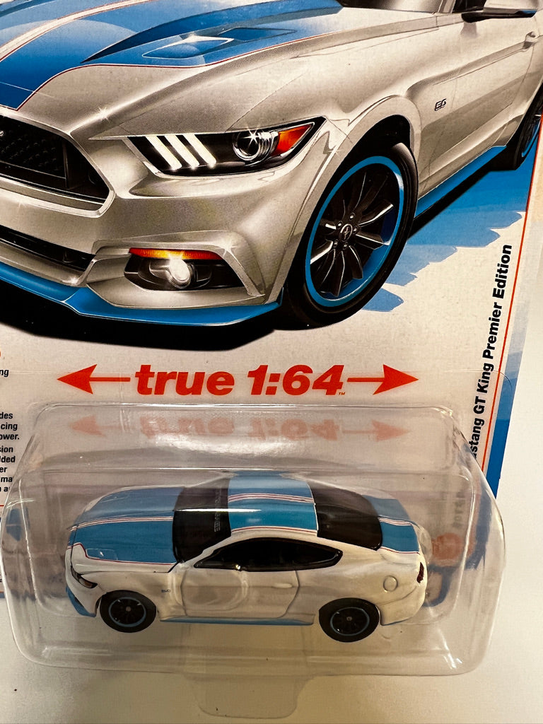 Auto World Modern Muscle - 2016 Ford Mustang GT King Premier Edition (Oxford White/Petty Blue)