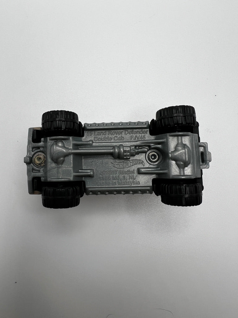 Hot Wheels '15 Land Rover Defender Double Cab FEP