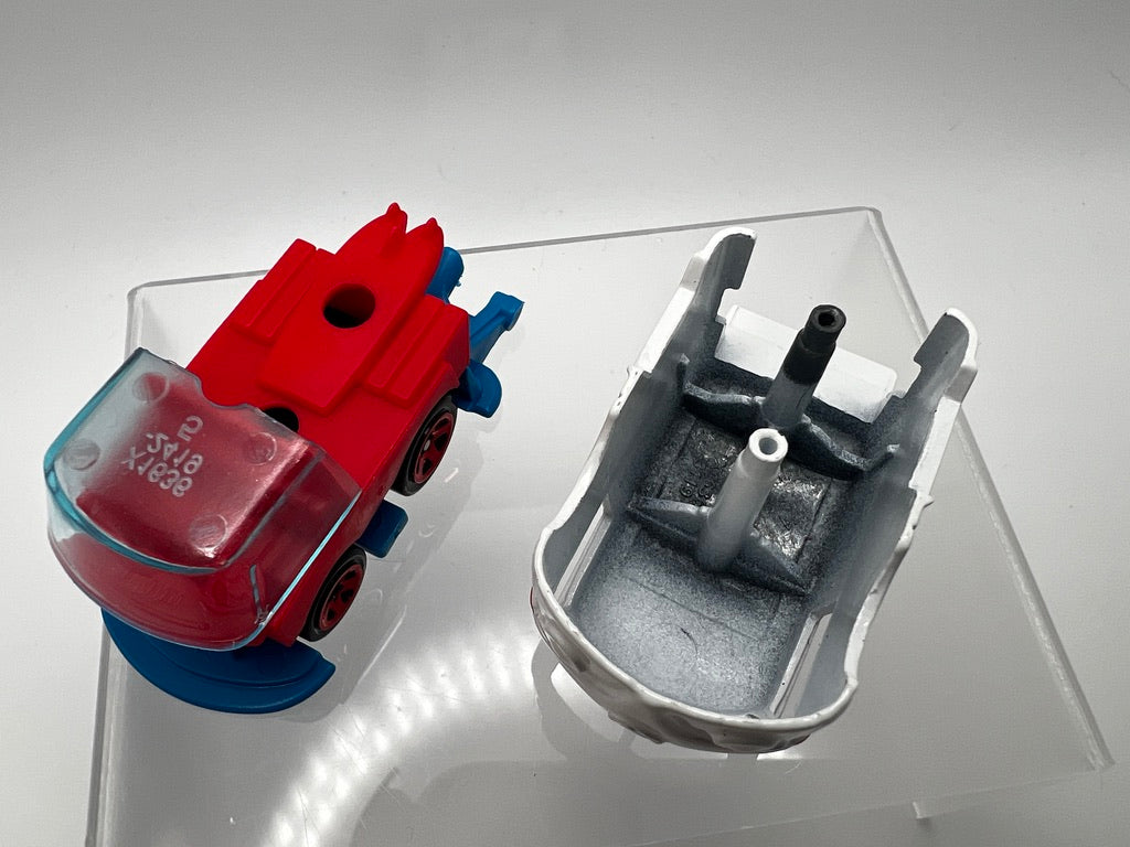 Hot Wheels 2021 Screen Time - Hello Kitty (white) Kool Kombi UNSPUN