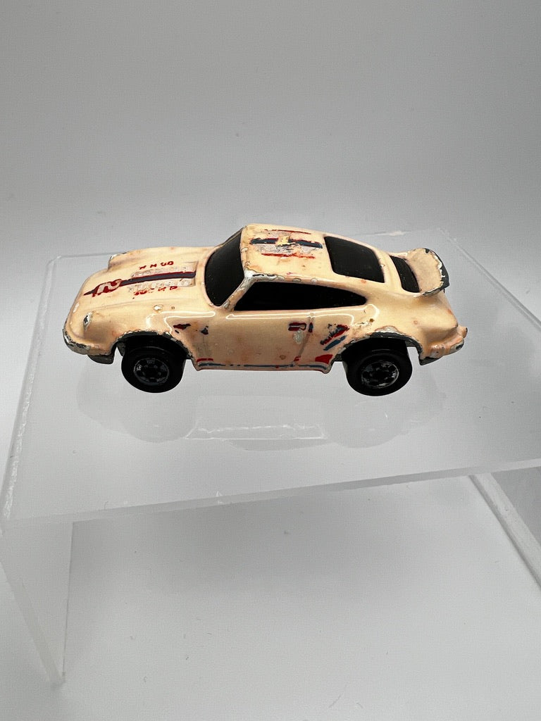 Hot Wheels 1974 Color Racers Porsche Turbo 911 (worn condition)
