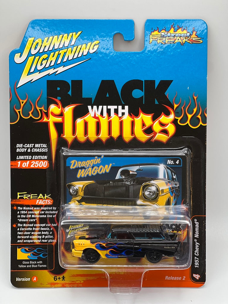 Johnny Lightning Street Freaks – Noir avec flammes – 1957 Chevy Nomad – (noir brillant avec flammes jaunes et bleues)