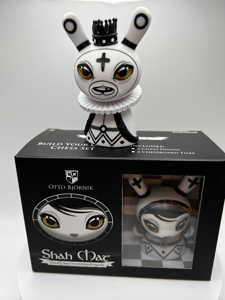 Kidrobot Shah Mat Dunny Chess series by Otto Bjornik