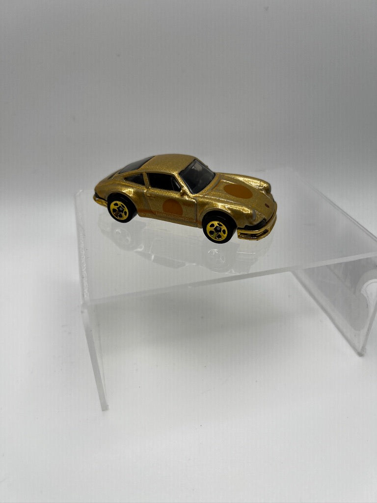 Hot Wheels FAO Schwarz 1971 Porsche 911 (Gold)