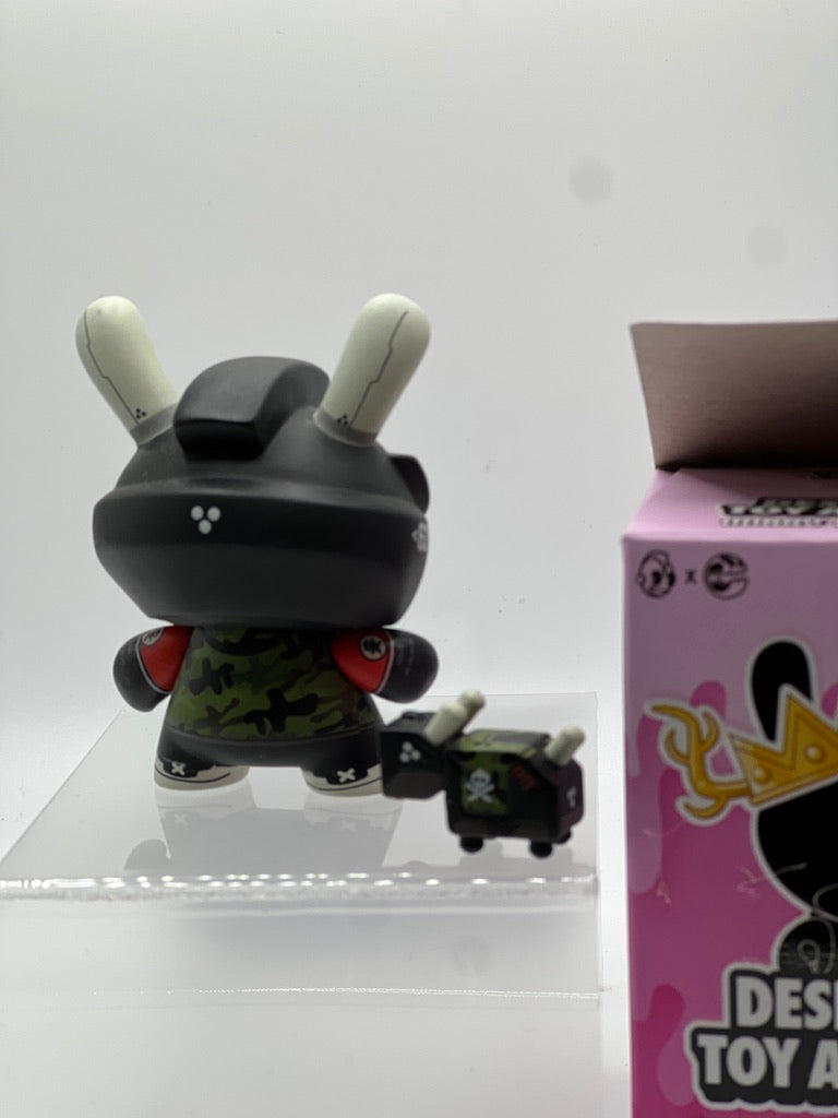 Designer Toy Awards Dunny Series - Srch Destroy Dunny (2/24) - black