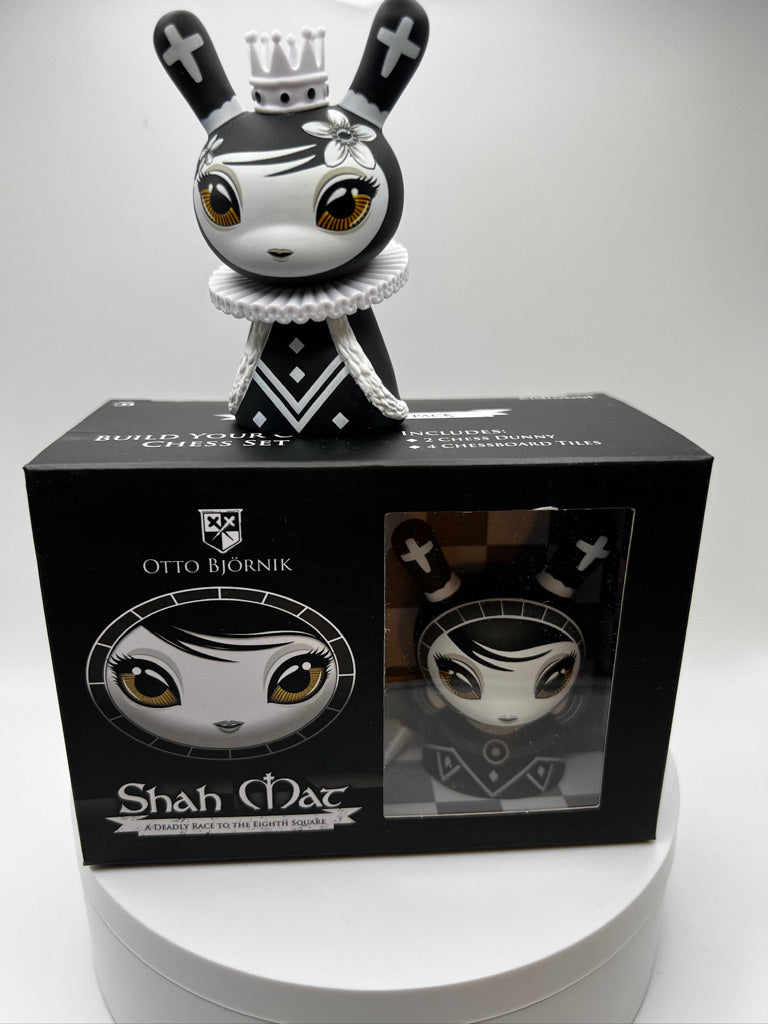 Kidrobot Shah Mat Dunny Chess series by Otto Bjornik