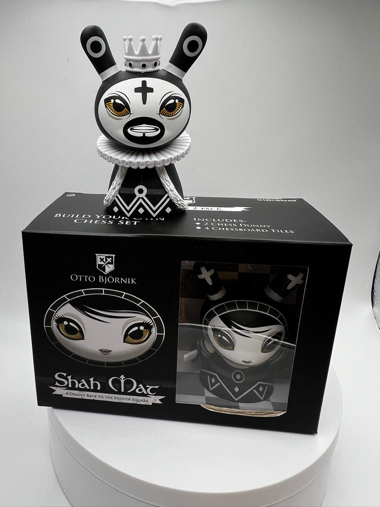 Kidrobot Shah Mat Dunny Chess series by Otto Bjornik