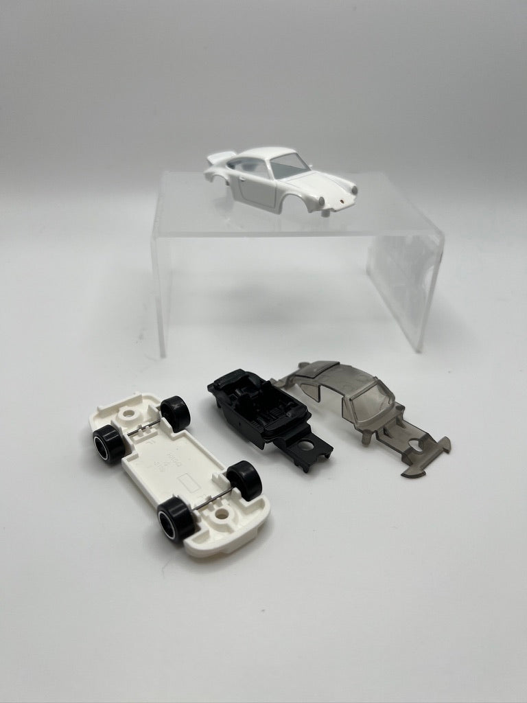 Hot Wheels 2023 Retro Racers - Porsche 911 Carrera RS 2.7 (Unspun)