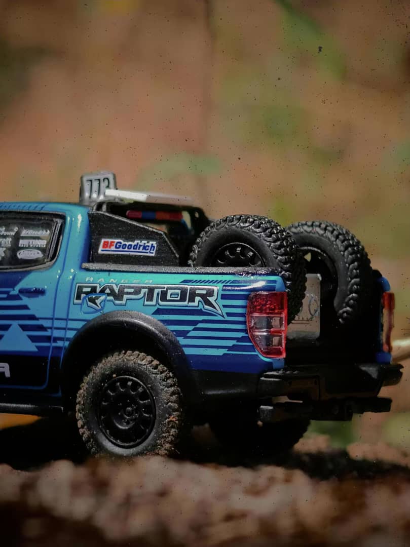 (PREORDER) MK Miniatures Ford Ranger Raptor 2024 Baja racing (Blue w/lgraphics)