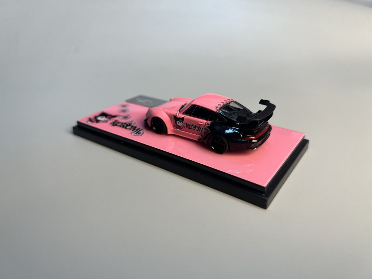 (PREORDER) DEcode Porsche RWB993 or RWB964 Wide-Body Modified (Kuromi Pink/Black)