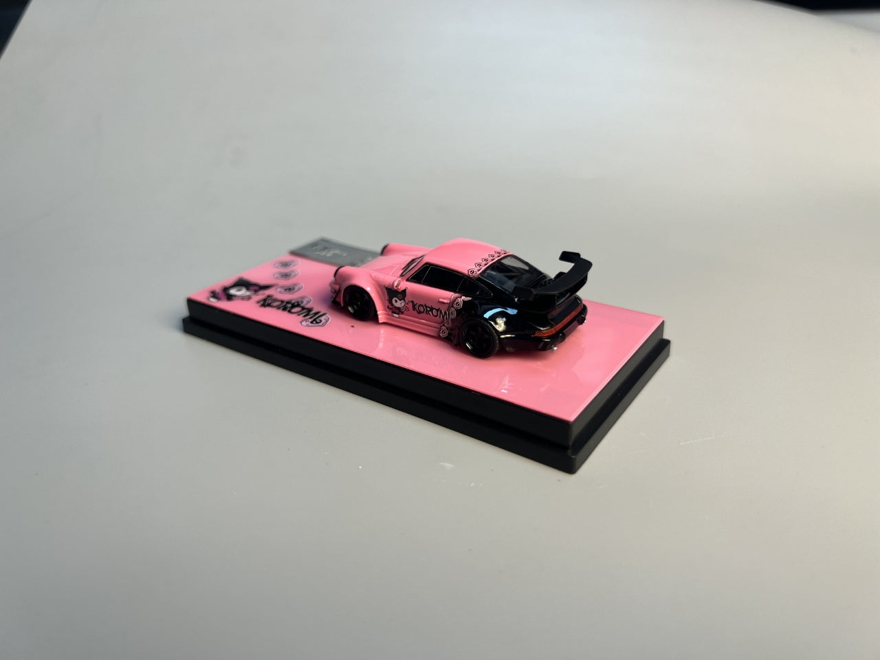 (PREORDER) DEcode Porsche RWB993 or RWB964 Wide-Body Modified (Kuromi Pink/Black)