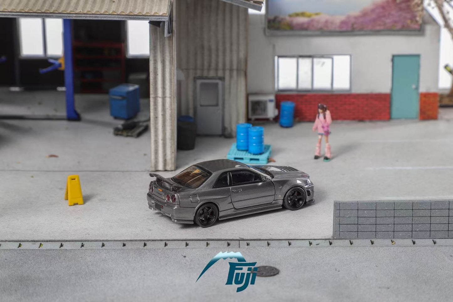 (PREORDER) Fuji Nissan Skyline R34, GT-R Nismo Z-Tune High-end Version (Gun Grey)