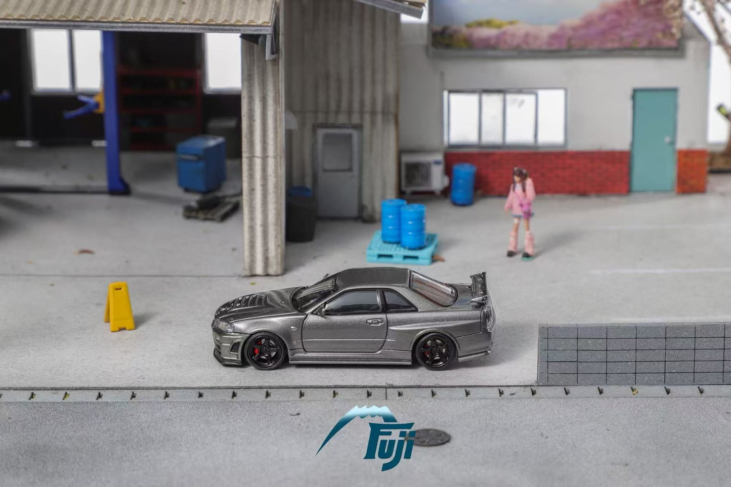 (PREORDER) Fuji Nissan Skyline R34, GT-R Nismo Z-Tune High-end Version (Gun Grey)