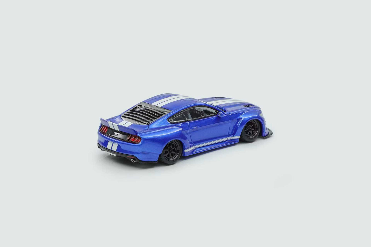 Audi RS6 modifiée DCM (argent/gris)