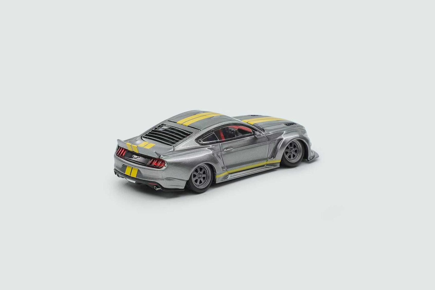 Audi RS6 modifiée DCM (argent/gris)