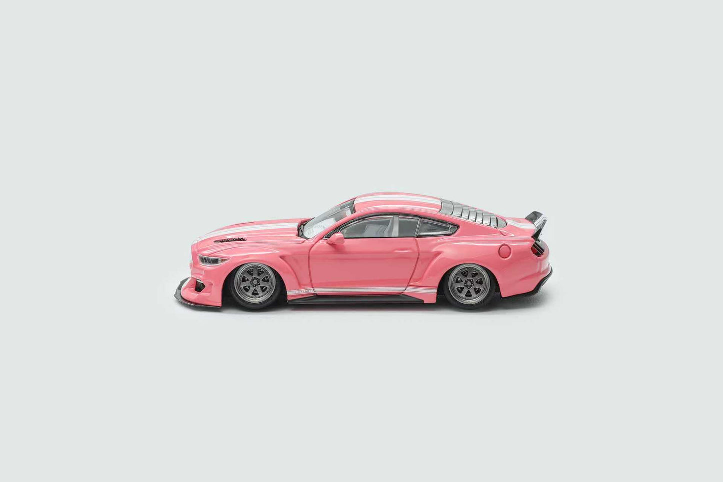 Audi RS6 modifiée DCM (argent/gris)
