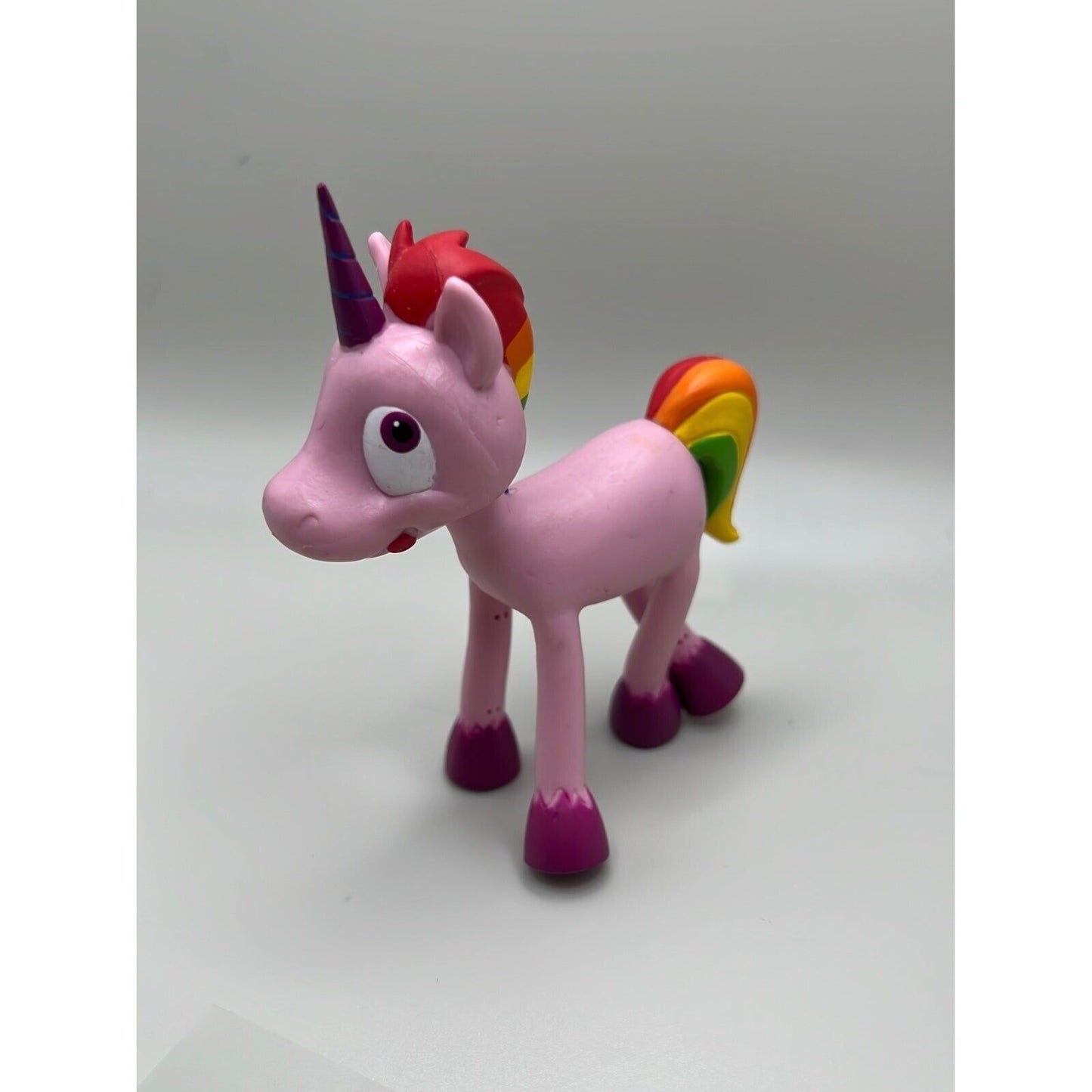 Figura de unicornio flexible.