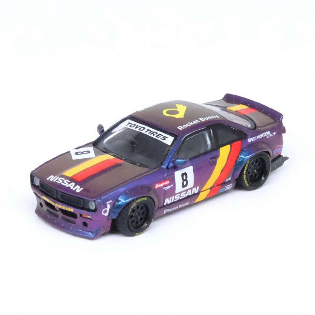 Inno64 - Nissan Silvia (S14) RHD (volant à droite) bleu et violet métallisé avec bande jaune "Tomonori Idekawa's Rocket Bunny Boss"
