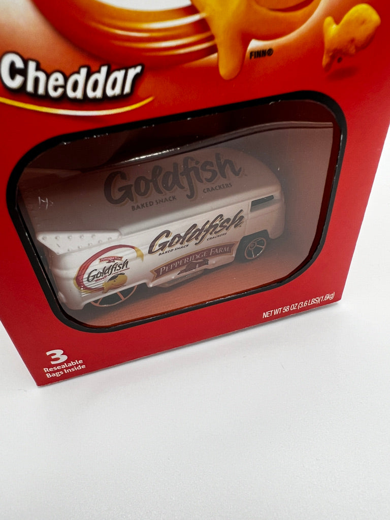 Underground Designs - Customized Goldfish Volkswagen Drag Bus & Box