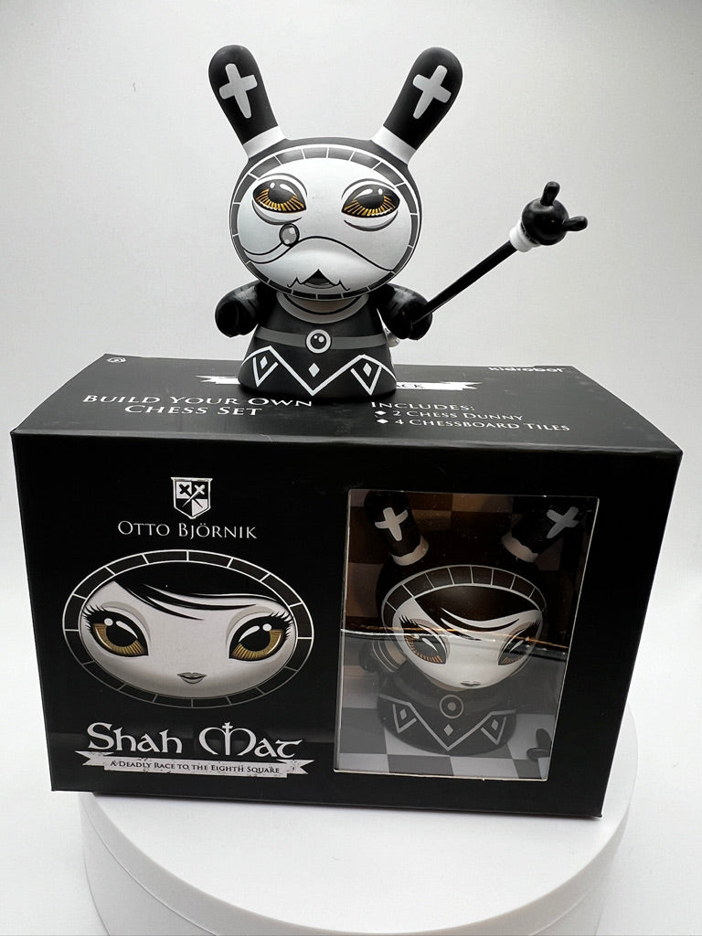Kidrobot Shah Mat Dunny Chess series by Otto Bjornik