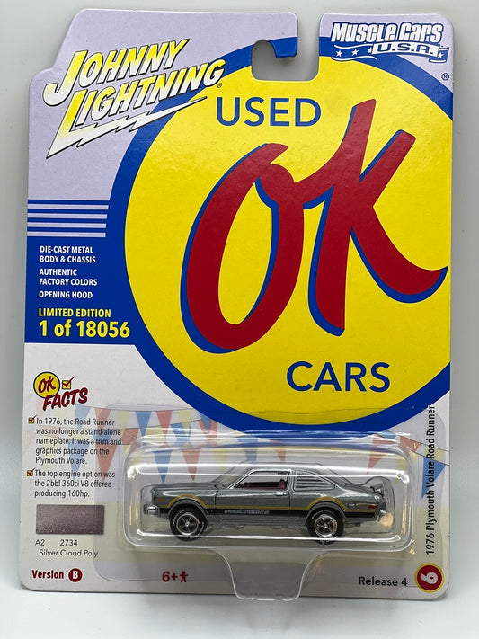 Johnny Lightning Muscle Car USA - 1976 Plymouth Volare Road Runner (Silver Cloud)