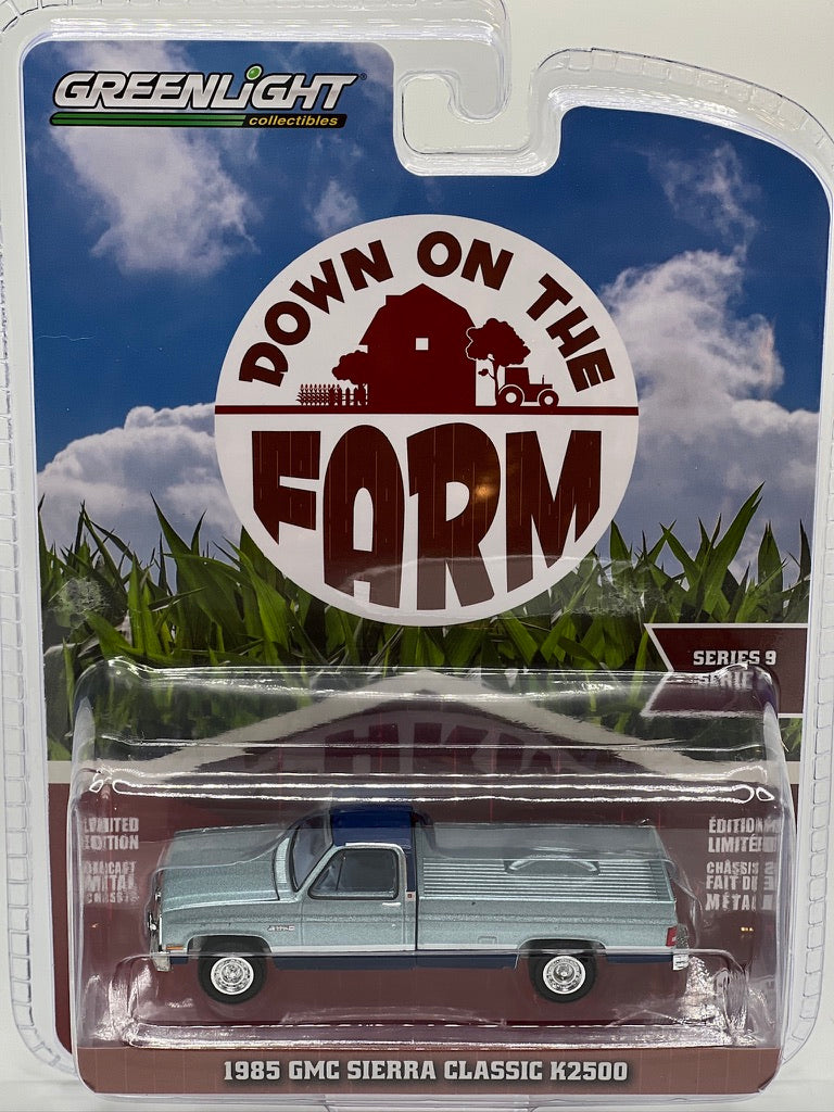 Greenlight - Down on the Farm - 1985 GMC Sierra Classic K2500 (Silver/Midnight Blue)