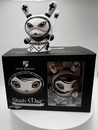 Kidrobot Shah Mat Dunny Chess series by Otto Bjornik