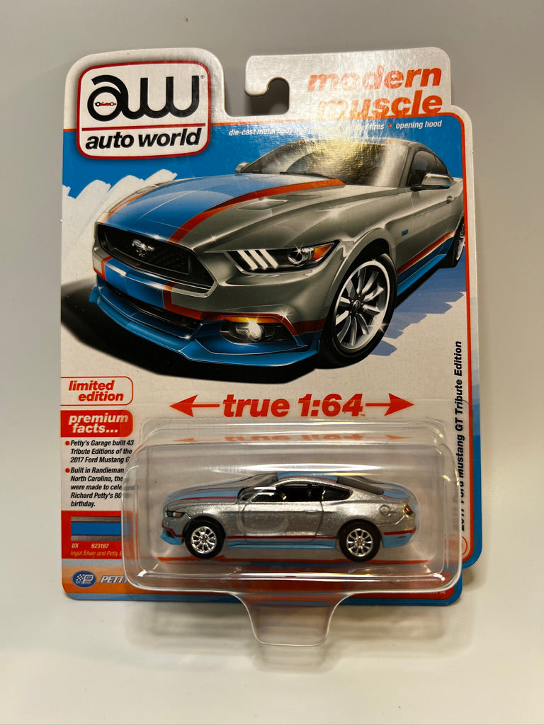 Auto World Modern Muscle - 2016 Ford Mustang GT King Premier Edition (Ingot Silver/Petty Blue)