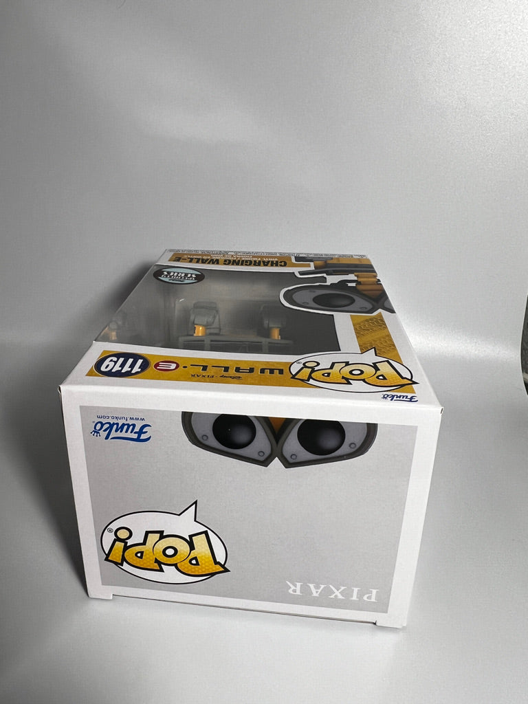 Funko Pop! Disney - Wall E - Charging Wall E  (Funko Specialty Series)