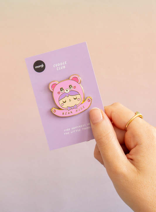 Momiji - Bear Hugs Pin
