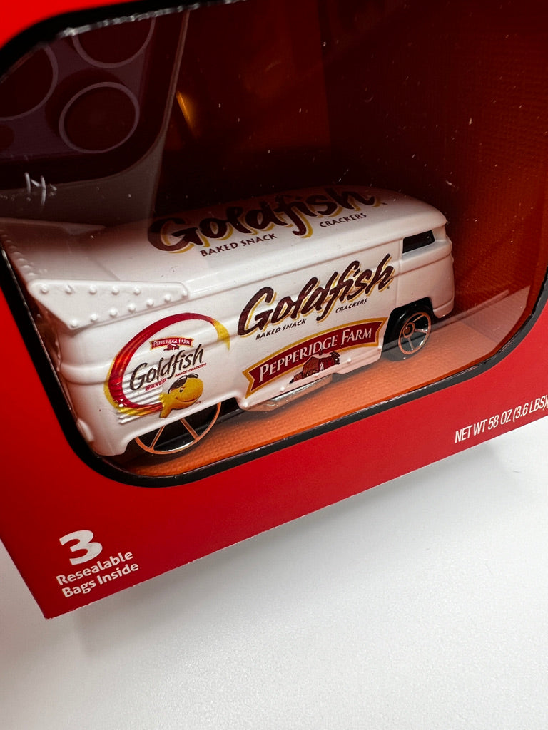 Underground Designs - Customized Goldfish Volkswagen Drag Bus & Box