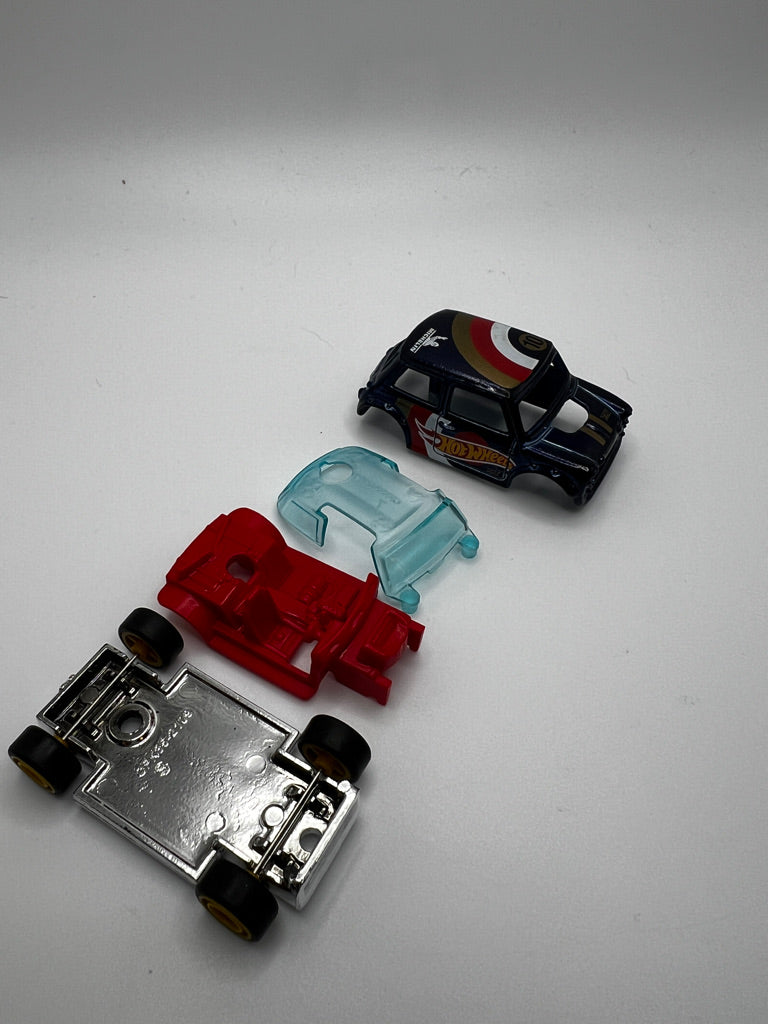 Hot Wheels HW Race Team Super Treasure Hunt Morris Mini (red interior) UNSPUN