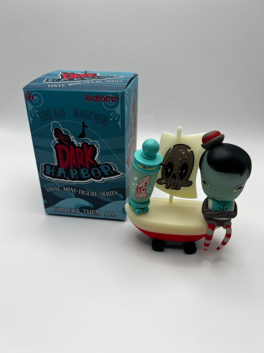 Kidrobot Dark Harbor: Lord Strange Pull-Cart & Speciman (2/24)