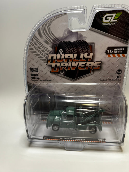 Greenlight Dually Drivers - Chevrolet C-30 Dually Wrecker 1969 (bleu et noir avec flammes)
