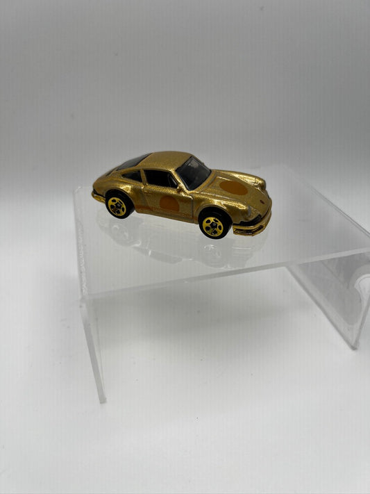 Hot Wheels FAO Schwarz 1971 Porsche 911 (Gold)