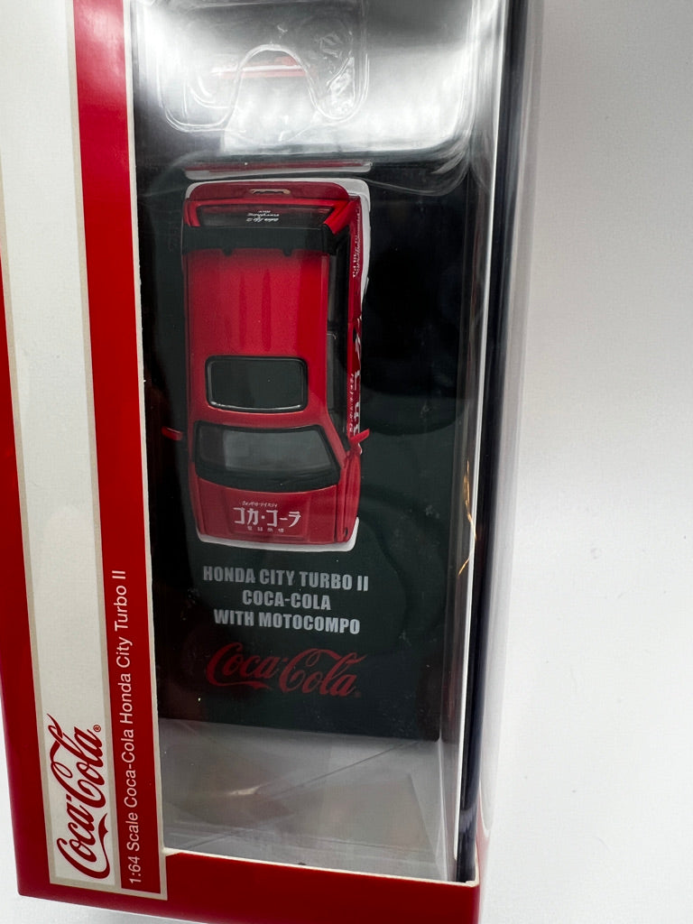 Inno - Honda City Turbo II RHD (volant à droite) "Coca-Cola" rouge et blanc avec scooter Honda Motocompo
