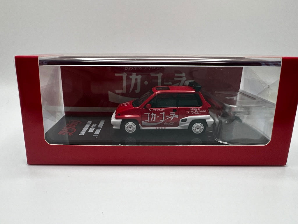 Inno - Honda City Turbo II RHD (volant à droite) "Coca-Cola" rouge et blanc avec scooter Honda Motocompo