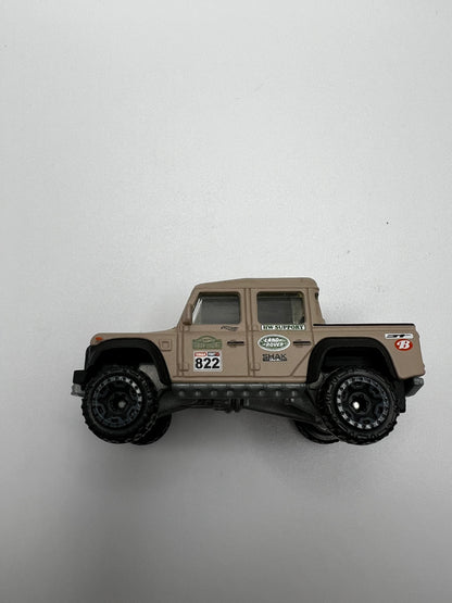 Hot Wheels '15 Land Rover Defender Double Cab FEP