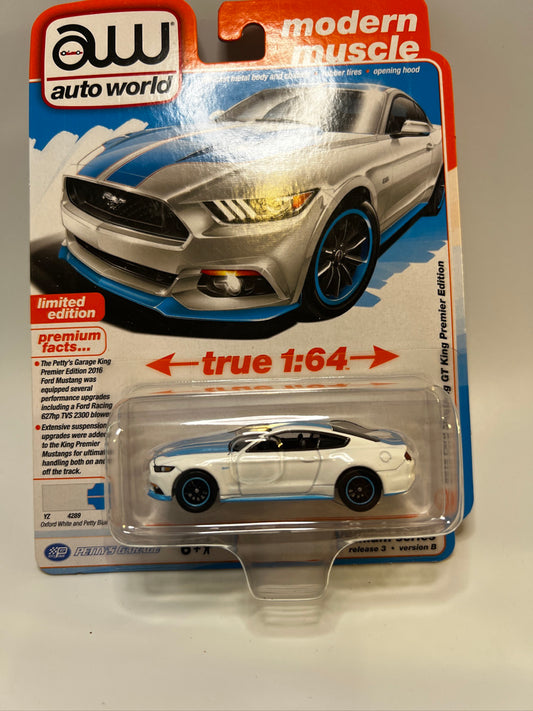 Auto World Modern Muscle - 2016 Ford Mustang GT King Premier Edition (Oxford White/Petty Blue)