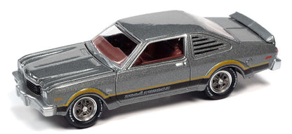 Johnny Lightning Muscle Car USA - 1976 Plymouth Volare Road Runner (Silver Cloud)