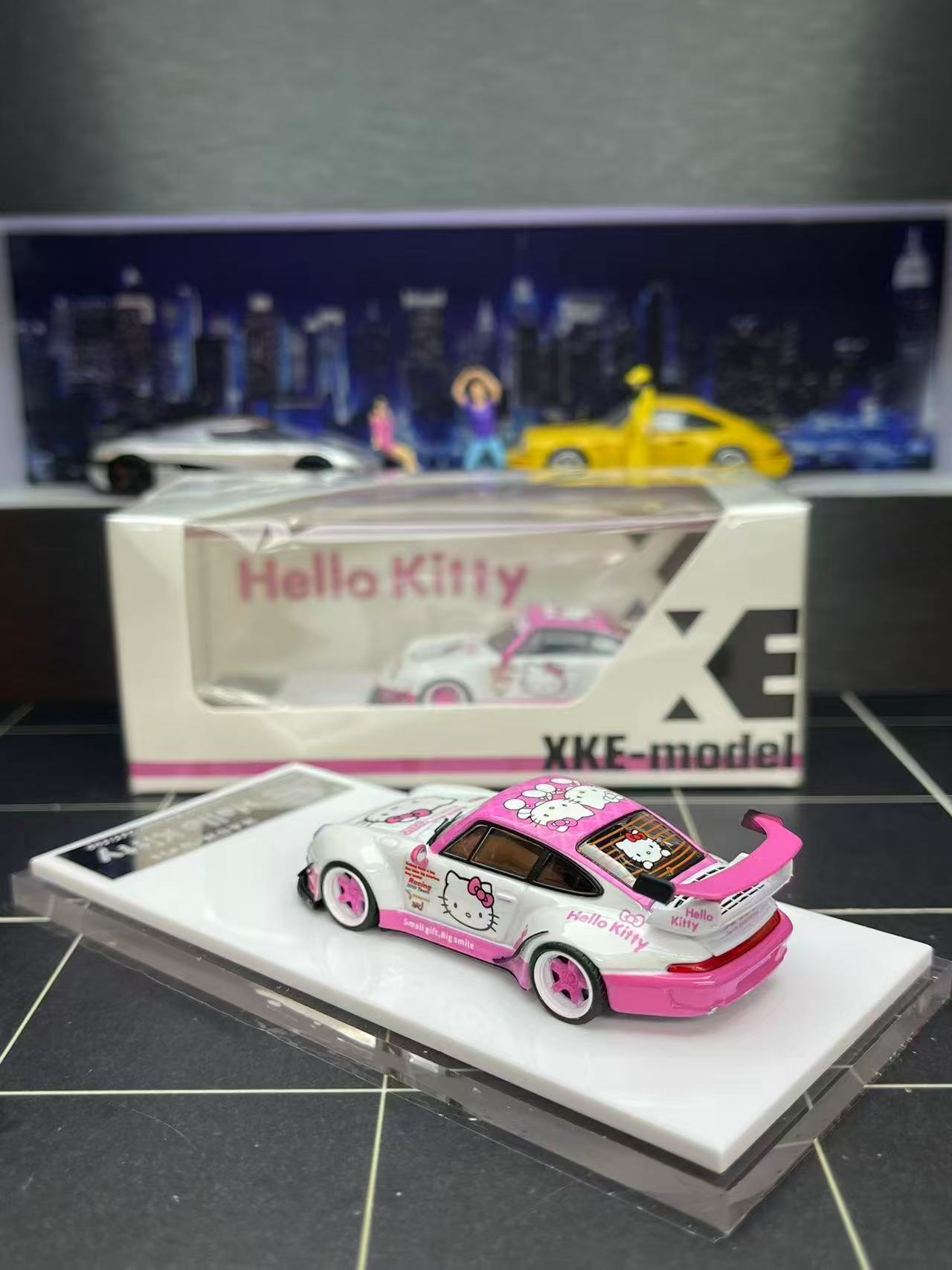 (PREORDER) XKE Porsche RWB 993 (Hello Kitty Livery)