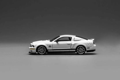 (PREORDER) GreenLight & Motorhelix Ford Mustang Shelby GT500 Super Snake 2007 (White)