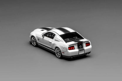 (PREORDER) GreenLight & Motorhelix Ford Mustang Shelby GT500 Super Snake 2007 (White)