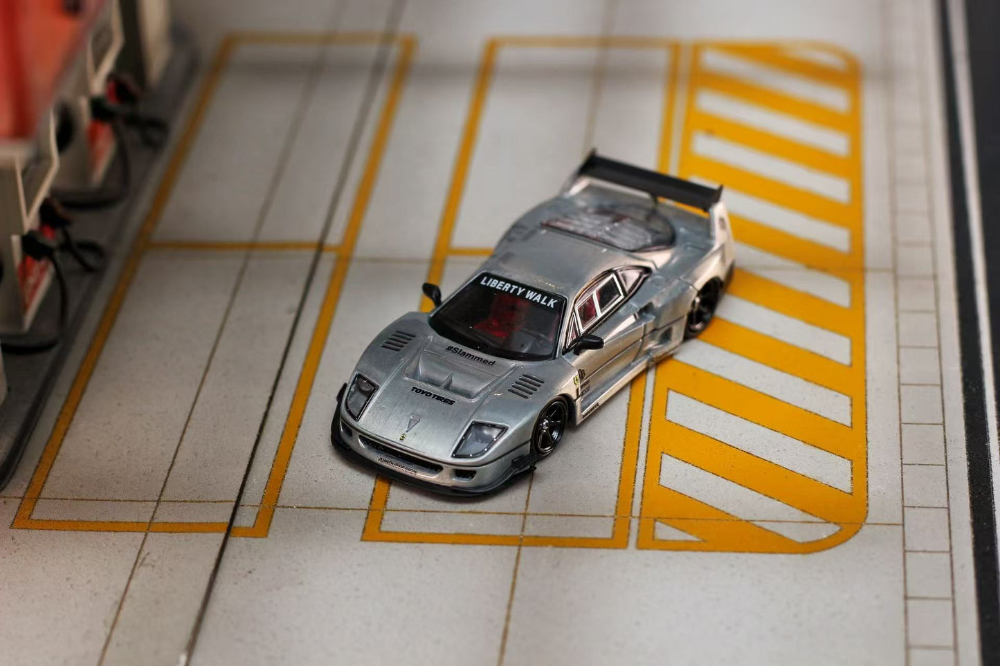 (PREORDER) Ghost Player LBWK F40 Customized (Varnish)