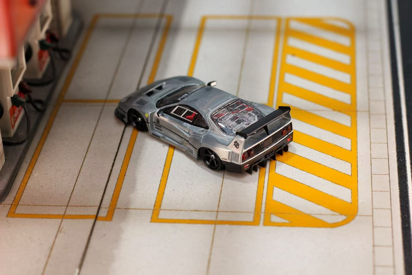 (PREORDER) Ghost Player LBWK F40 Customized (Varnish)