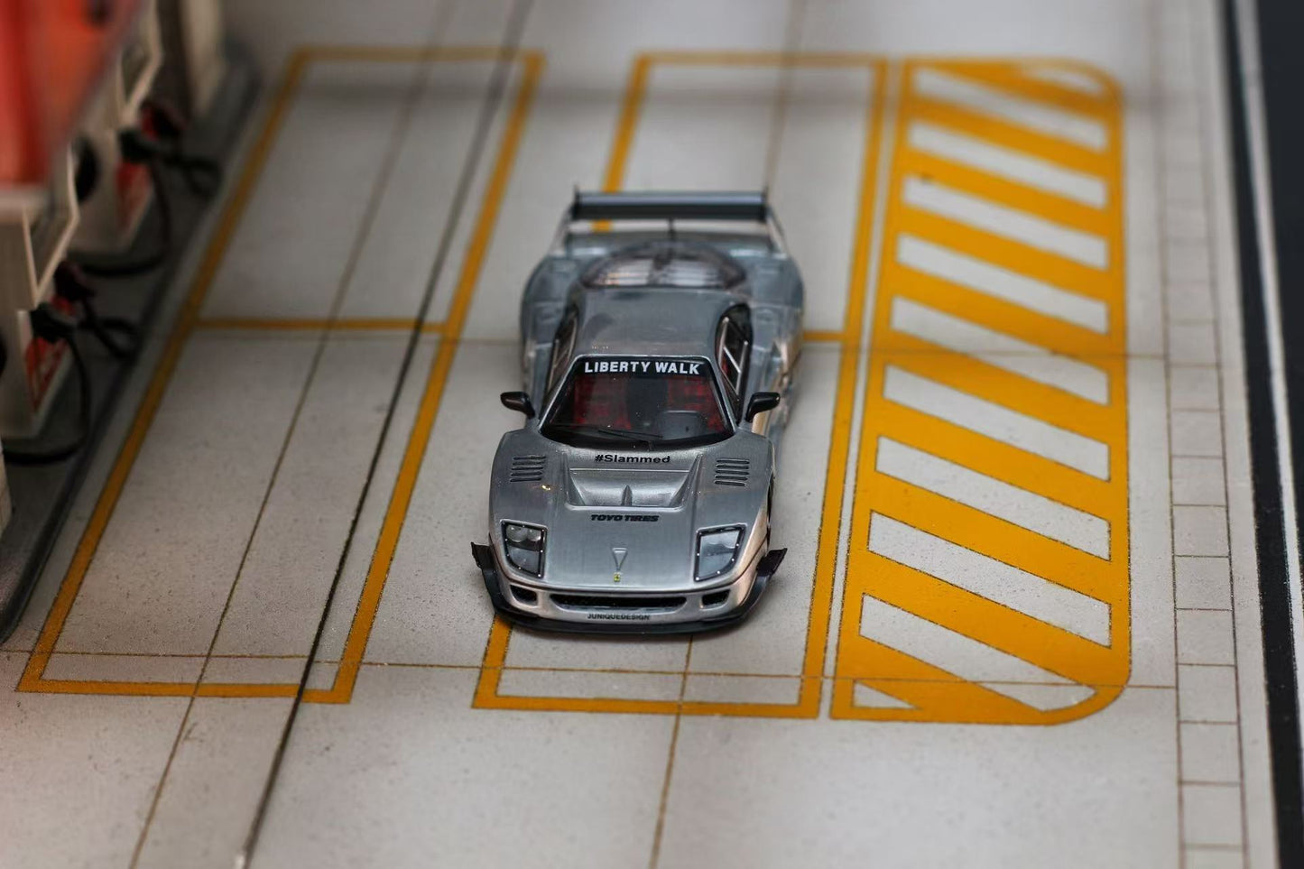 (PREORDER) Ghost Player LBWK F40 Customized (Varnish)
