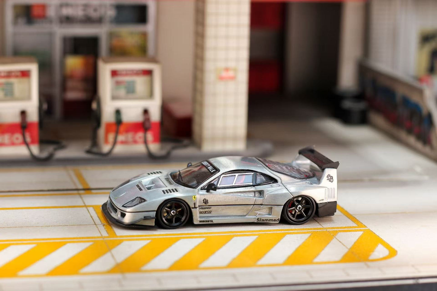 (PREORDER) Ghost Player LBWK F40 Customized (Varnish)